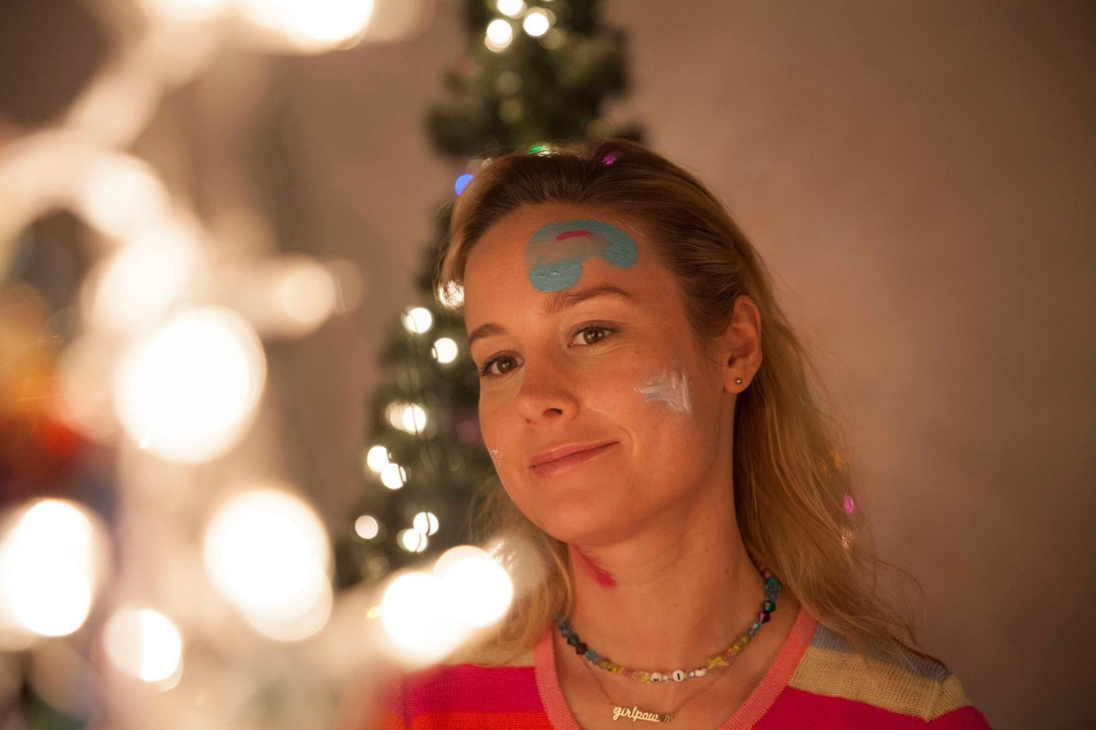 Кадри с Бри Ларсън и Самюъл Джаксън в „Магазин за еднорози“